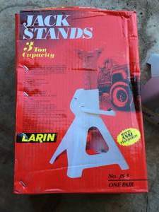 lot 16 image: Three Ton Larin Jack Stands