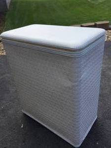 lot 49 image: Laundry Hamper