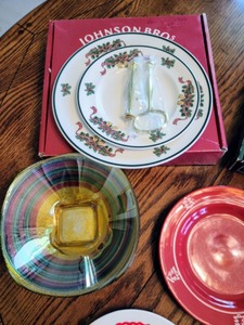 lot 104 image: Decorative Christmas Serving PlatePlatters