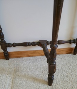 lot 113 image: Wood Foyer Table