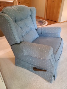 lot 121 image: Blue Reclining Chair