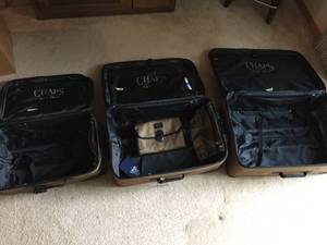 lot 213 image: Chaps Luggage Set