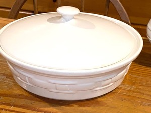 lot 7 image: Longaberger Pottery