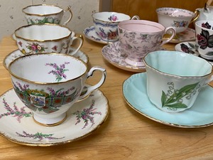 lot 19 image: Lot of Teacups and Saucers