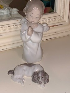 lot 98 image: Lladro Figurine