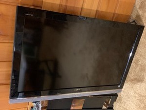 lot 16 image: Sony Bravia TV wRemote