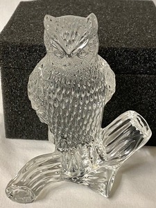 lot 27 image: Waterford Owl, Butterfly and House