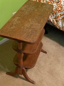 lot 133 image: Vintage Three-Tiered SideAccent Table