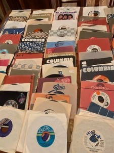 lot 135 image: Large Lot of 45s (Records)