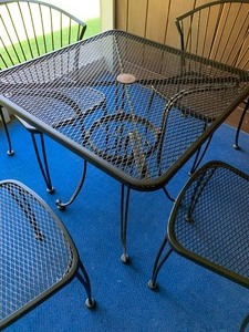 lot 122 image: Metal Patio Table and Chairs