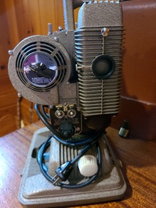 lot 38 image: Vintage Revere 85 8mm Projector