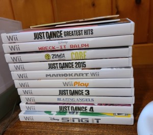 lot 40 image: Wii Game Console & Games