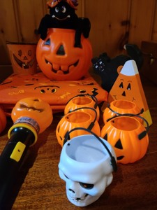 lot 47 image: Lot of Halloween Decor