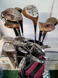 lot 77 image: Golf Bag and Clubs