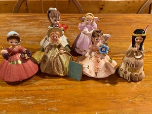 lot 74 image: Josefs Originals Figurines