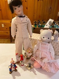 lot 87 image: Misc Dolls