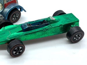 lot 92 image: Two Hot Wheels Redlines