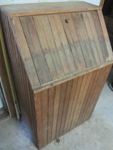 lot 8 image: Antique Firewood Bin