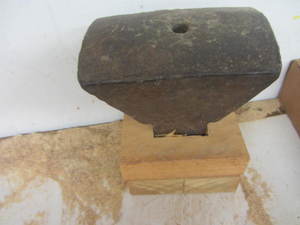 lot 14 image: Anvil Hardy