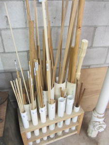 lot 16 image: Dowels & Holders