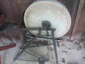 lot 40 image: Antique Pedal Grinder