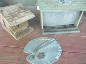 lot 44 image: Bird Feeder & House