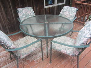 lot 59 image: Patio Table & Chairs