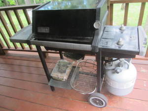 lot 60 image: Weber Gas Grill, Tools