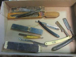 lot 115 image: Straight Edge Razors