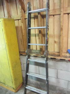 lot 124 image: Versa Ladder