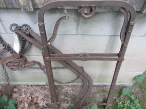 lot 114 image: Hay Trolley & Bundle Claw