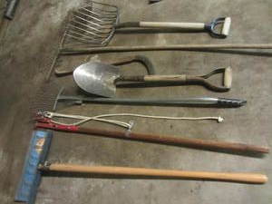 lot 138 image: Garden Hand Tools