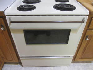 lot 65 image: Whirlpool Electric Range