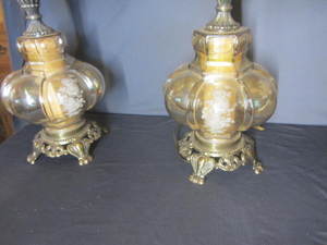 lot 100 image: Amber Table Lamp