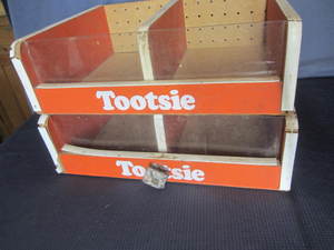 lot 190 image: Tootsie Drawers