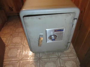 lot 202 image: Sentry Home Safe