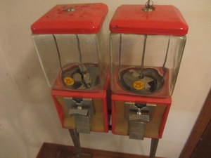 lot 203 image: Vending Machine 25