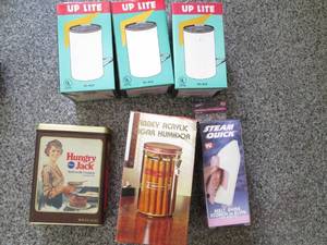 lot 409 image: (3) Portable Lights (Light up), Vin...
