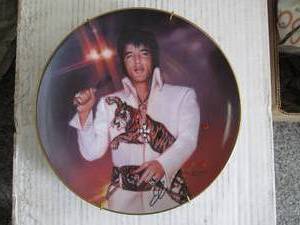 lot 417 image: The Superstar Elvis Collector Pla...
