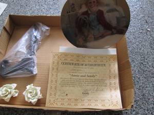 lot 420 image: 1982 Collector Plate Annie & Sandy...
