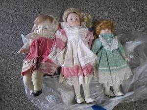 lot 426 image: (3) Porcelain Dolls With Own Stands...