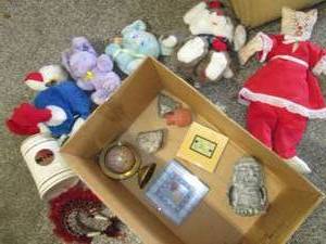 lot 459 image: 1977 Safety Award Ceramic Mug & Stuffed Animals See Photos