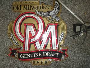lot 466 image: Old Millwaukee Beer Sign Lights Up...