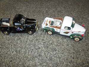 lot 470 image: Collector Elvis Truck & Collector M...