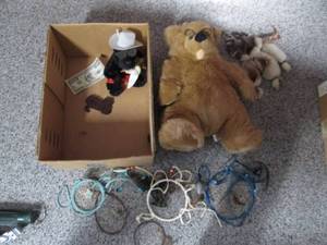 lot 489 image: Dream Catchers, & Stuffed Animals ...