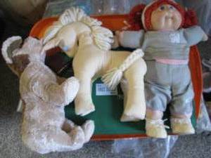 lot 496 image: Cabbage Patch Kid & Other Stuffed A...