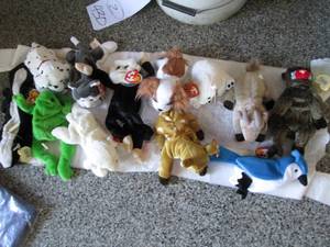 lot 499 image: Large Lot Of Small Beanie Babies S...