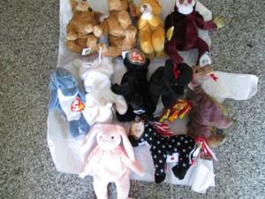 lot 702 image: Bunch of Small Beanie Babies See P...