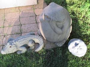 lot 14 image: (3) Garden Statues...