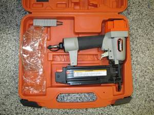 lot 732 image: Paslode 18 Gauge Pneumatic Finish N...
